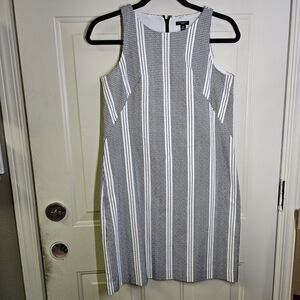 Ann Taylor Petites Black & White Sleeveless Tank Dress. Knee length Size 2